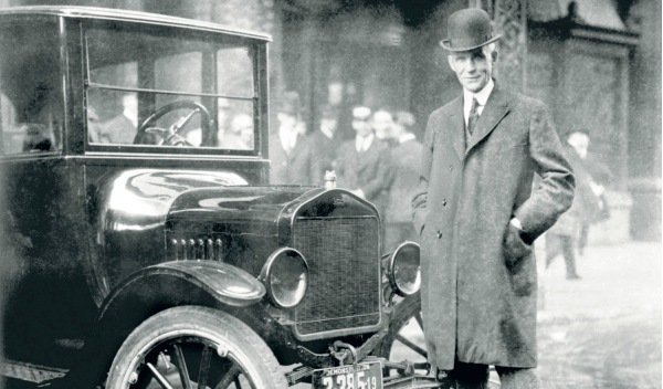 313716-henry-ford-junto-ford-t.png