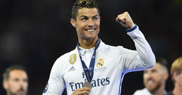 ronaldo-cropped_1w6w3ix55myr11gx7qlykl423h.jpg