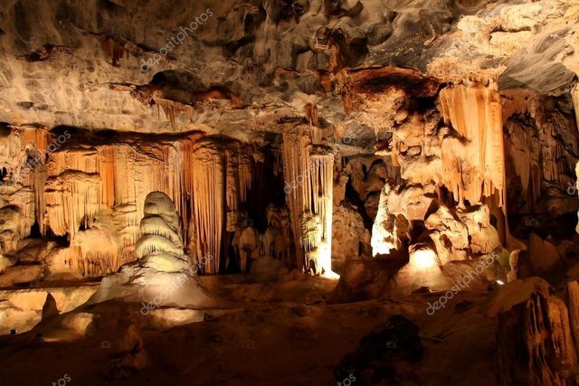 depositphotos_2280062-stock-photo-underground-cavern-formations.jpg