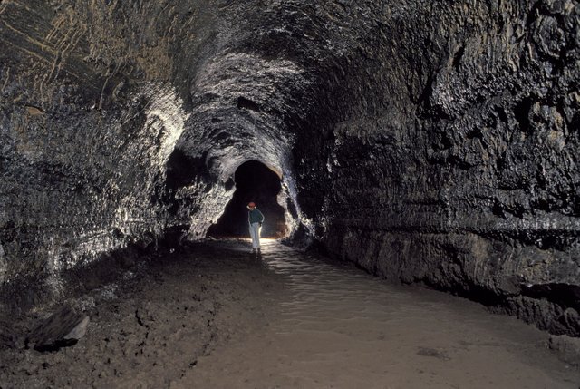 Lava_river_cave_passage_2.jpg