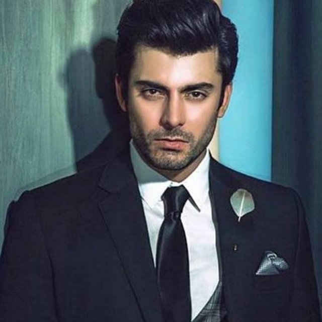 fawad-khan-201712-1513251622.jpg