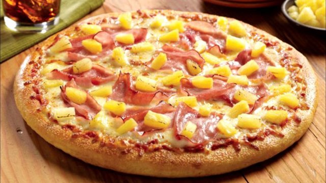 Pizza hawaiana.jpg