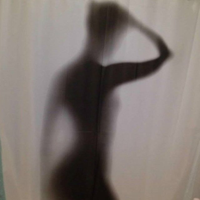 5-Tendina-da-bagno-con-la-sagoma-di-una-donna.jpg