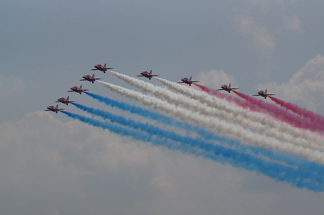 the-red-arrows-354698_1280.jpg