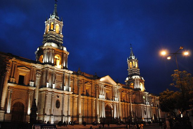800px-Catedral_de_Arequipa,_Perú.JPG