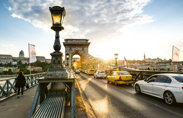 chain-bridge-2733049_1280.jpg