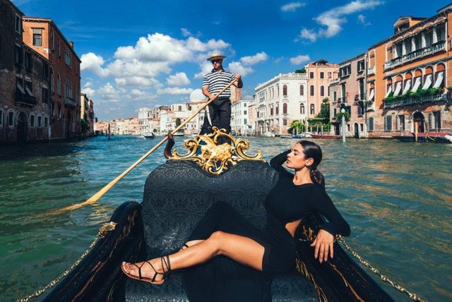 Gondola-Ride-in-Venice-750x501.jpg