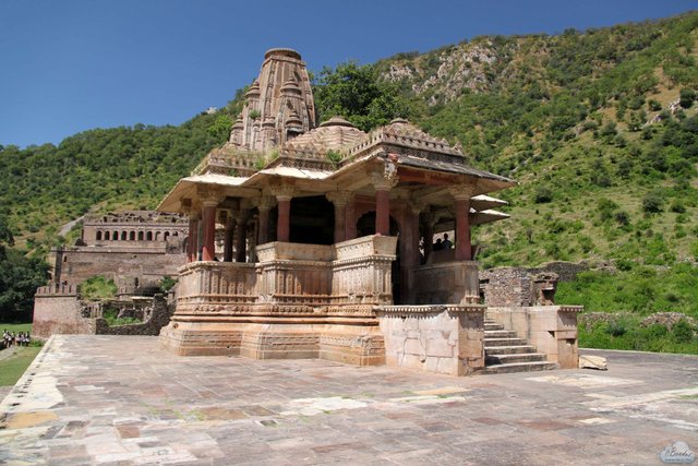 bhangarh temple.jpg