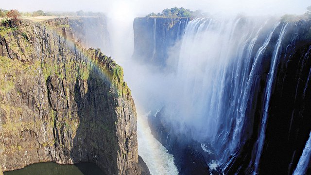 2Zambia-Zambesi-River-Victoria-Falls-IS-4490107-Lg-CMYK.jpg