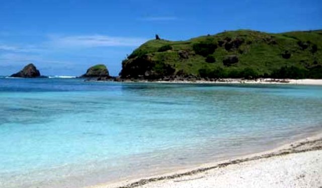 Pantai Kuta Di Kabupaten Lombok Tengah Nusa Tenggara Barat