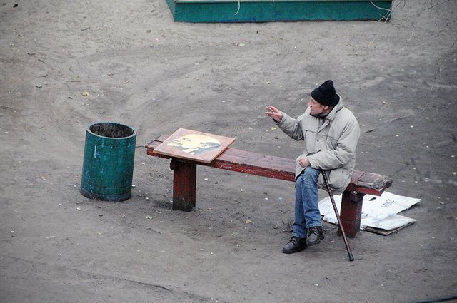 life-on-park-bench-photo-series-kiev-ukraine-yevhen-kotenko-6-5a6add8140334__880.jpg