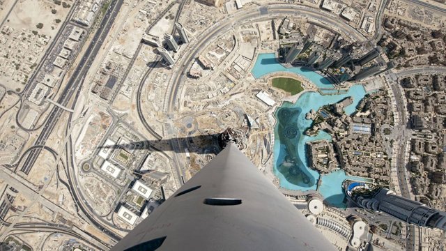 burj-khalifa-top-view-looking-down-wallpaper-4.jpg