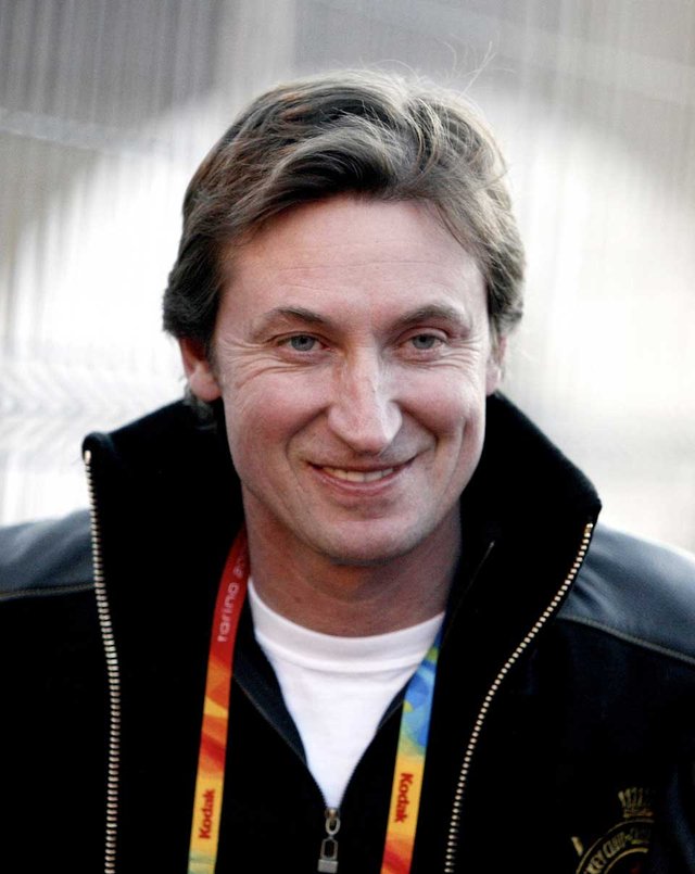 Wayne_Gretzky_2006-02-18_Turin_001.jpg