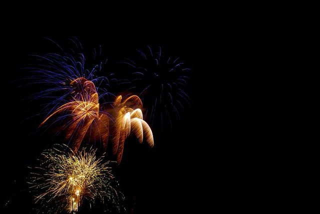 fireworks-1885571__480.jpg