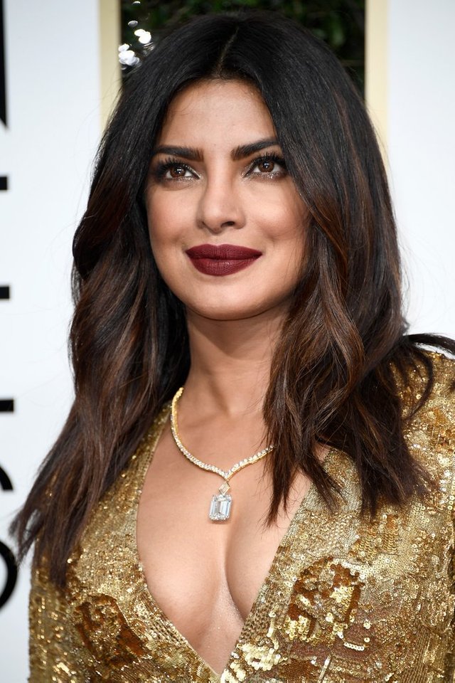 Priyanka-Chopra-Makeup-Hair-Golden-Globes-2017.jpg