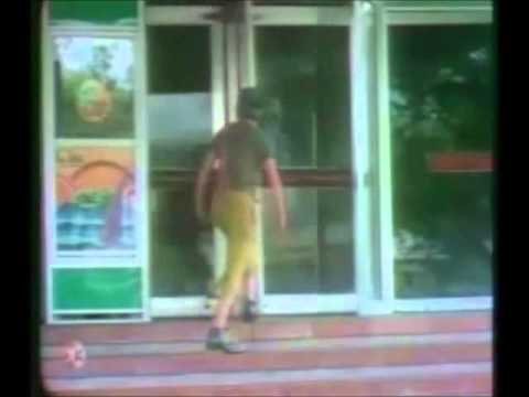 Chavo Girando En Puerta.jpg