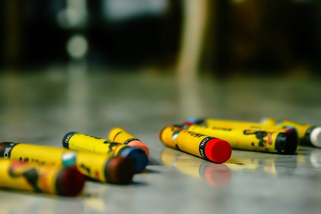 crayons-3344658_640.jpg