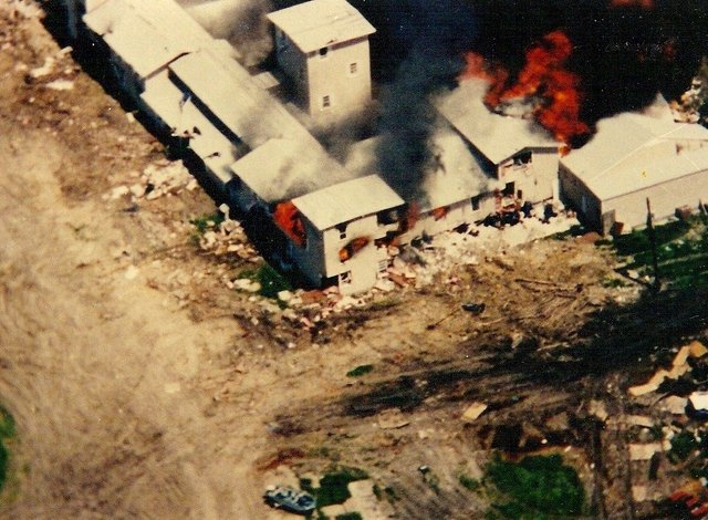 Mountcarmelfire04-19-93-n.jpg