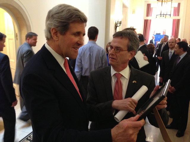 U.S._Secretary_of_State_John_Kerry_is_shown_a_photograph_by_U.S._Ambassador_to_the_Kingdom_of_Belgium_Howard_Gutman_of_the_Secretary_and_President_Barack_Obama_serving_together_in_the_U.S._Senate.jpg