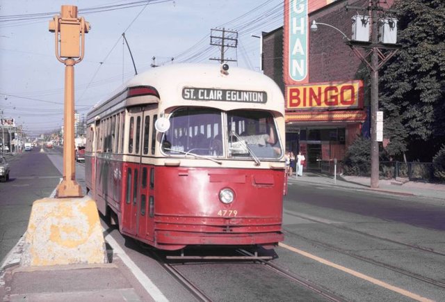 photo-toronto-st-clair-pcc-streetcar-former-vaughan-theatre-on-right-1973.jpg