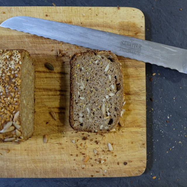 Wheat-rye-spelt sourdough bread - the crumb