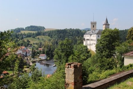 25420276-rozmberk-castle-in-the-czech-republic.jpg