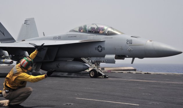 US_Navy_1106Hornet.jpg