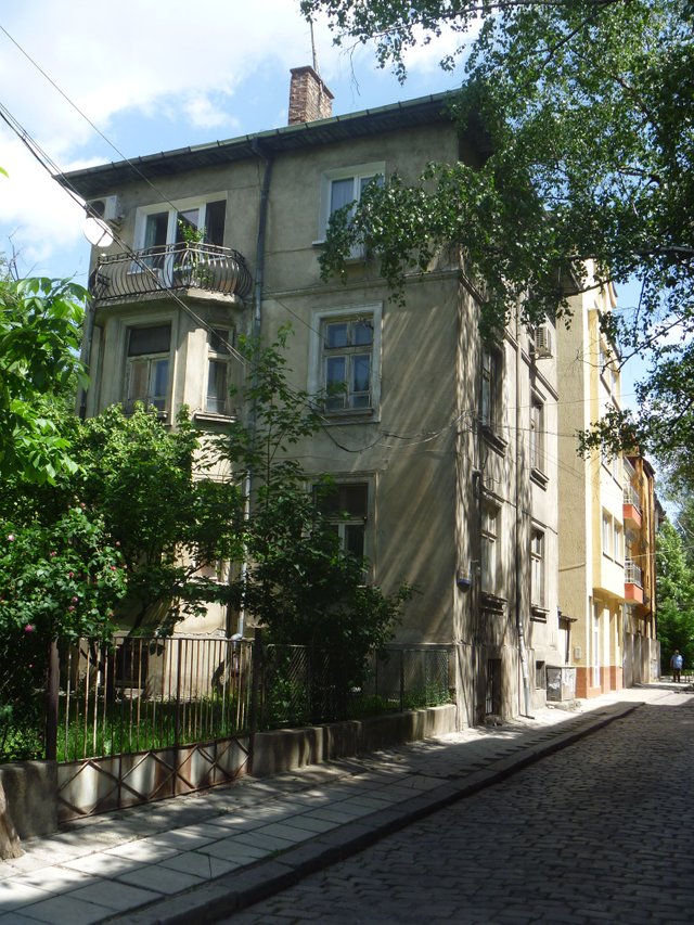 (30) Un edificio en la Av. Ivan Asen.JPG