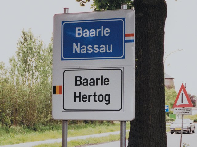 Grens-Baarle-Nassau-Baarle-Hertog.jpg