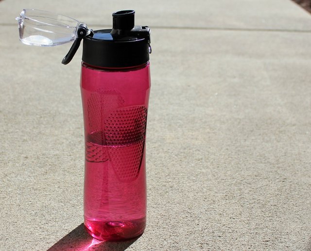 water-bottle-962934_1280.jpg