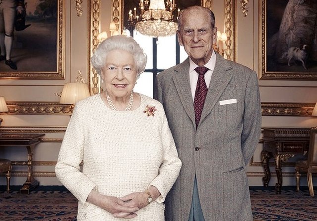 645x450-uks-queen-elizabeth-prince-philip-mark-their-70th-wedding-anniversary-1511171323210.jpg