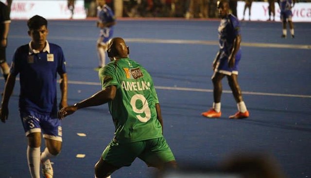 Anelka-in-action-at-KHI.jpg