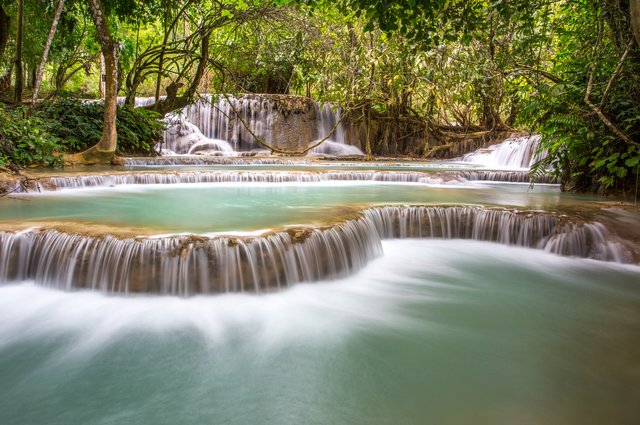 Kuang_Si_Falls,_Luang_Prabang,_Laos.jpg