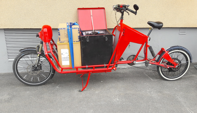 Red cargobike.png