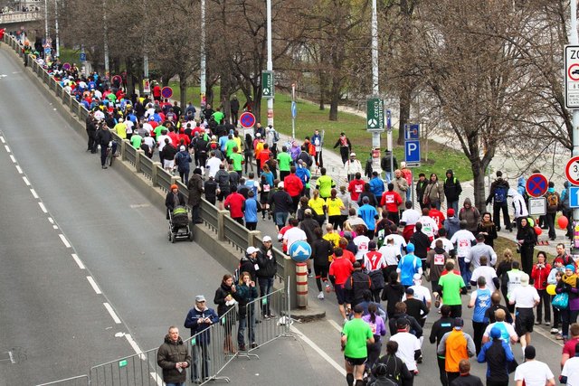 Prague_Half_Marathon_2012_Hořejší_nábřeží.jpg