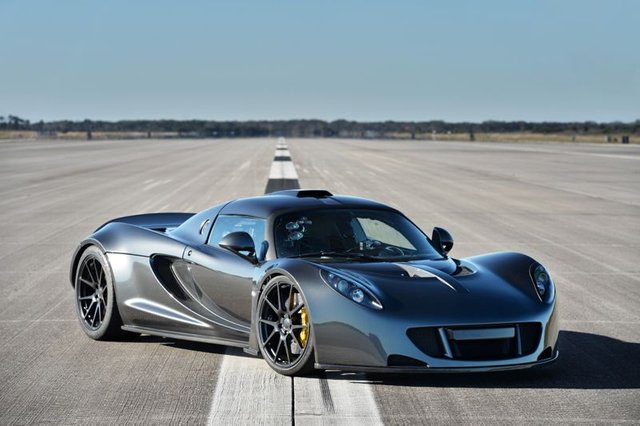 Hennessey_Venom_GT_270.4_mph_KSC_800px-09.jpg