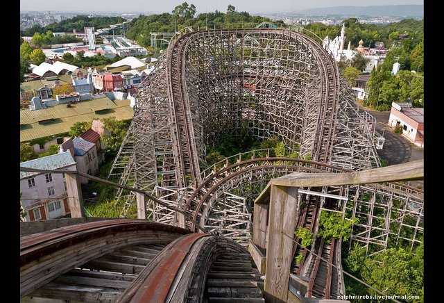 Abandoned-Nara-Dreamland-in-August-2011-from-Aska-roller-coaster.jpg