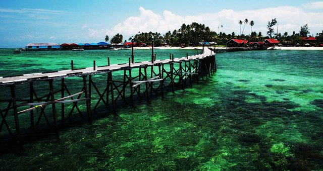 keindahan-pantai-derawan.jpg