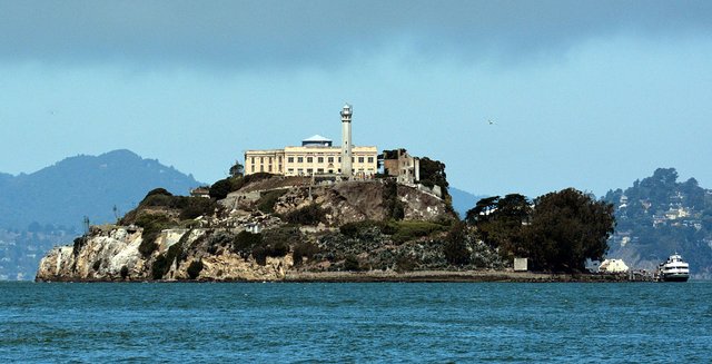 1200px-Alcatraz_Island_photo_D_Ramey_Logan.jpg