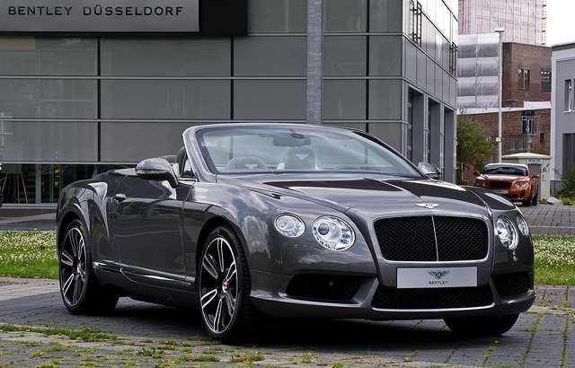 1024px-Bentley_Continental_GTC_V8_(II)_–_Frontansicht_(1),_18._Juli_2012,_Düsseldorf.jpg