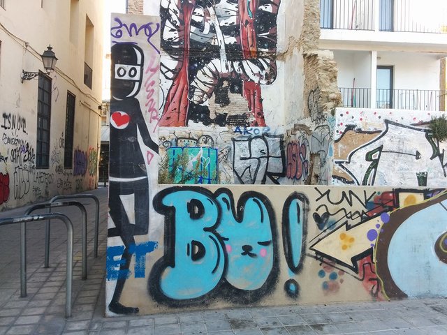 graffiti-valencia-spain-ninja-extraterrestre-love-amor-steemit-trenz (24).jpg