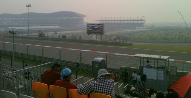 wroom-very-difficult-to-catch-vettels-car-f-1-in-budh-international-circuit.jpg