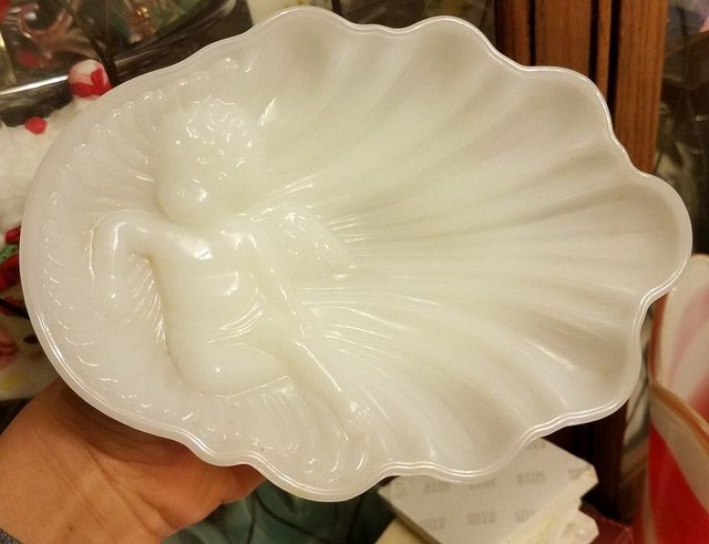 steemit-enternamehere-white-glass-angel-dish.jpg