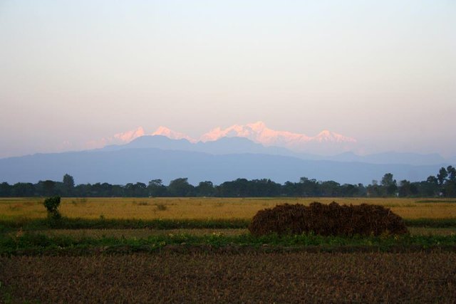 himalaya mountains in nepal.jpg