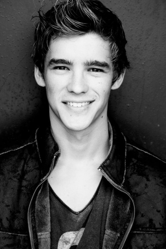 Brenton Thwaites.jpg