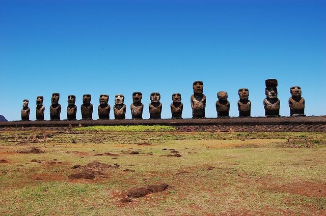 ile-de-paques-statues.jpeg