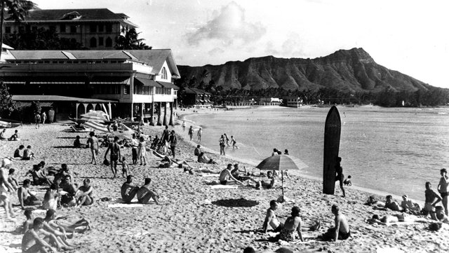 waikiki-beach_wwii.jpg