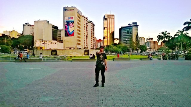 plaza venezuela.jpg