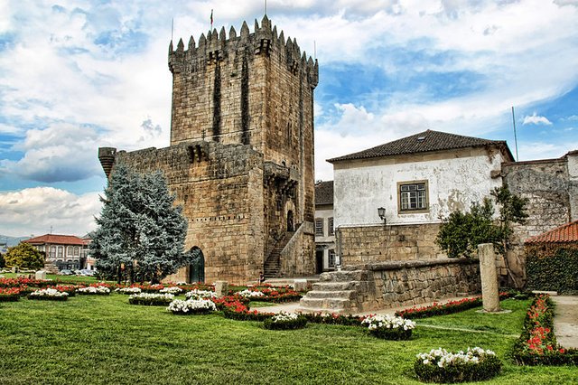 800px-Chaves-Castelo_de_Chaves.jpg