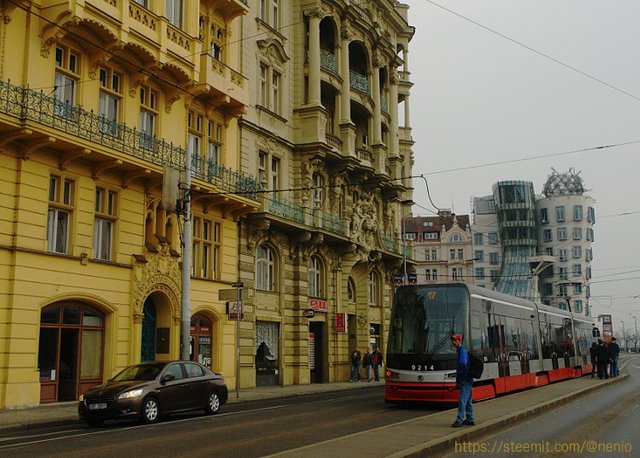 prague-dancing-house03.jpg